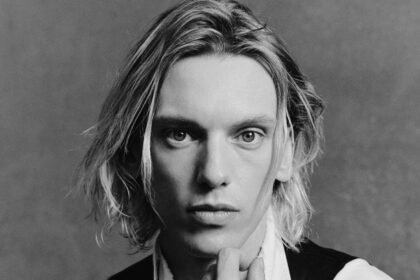 Jamie Campbell Bower (1)