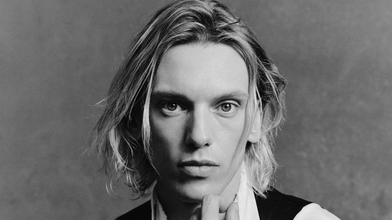 Jamie Campbell Bower (1)