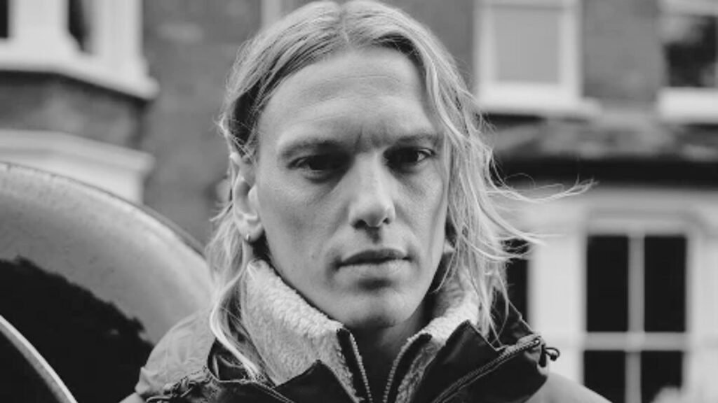Jamie Campbell Bower (2)